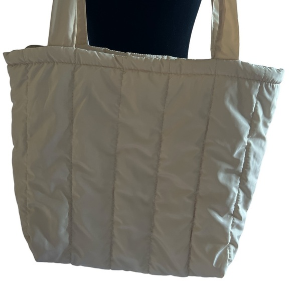 Chic Nylon Tote Bag Perfect For Everyday Essentials - Picture 3 of 4